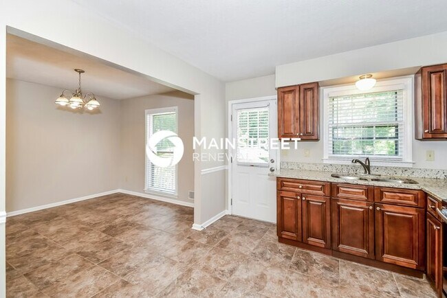 Building Photo - 3 Bedroom Pet-Friendly Home in Louisville,...