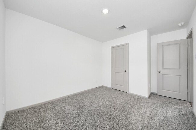 Building Photo - 1018 Bluegill Ln