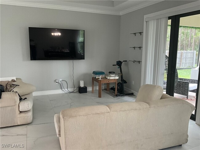 Building Photo - 4143 2nd Ave NE