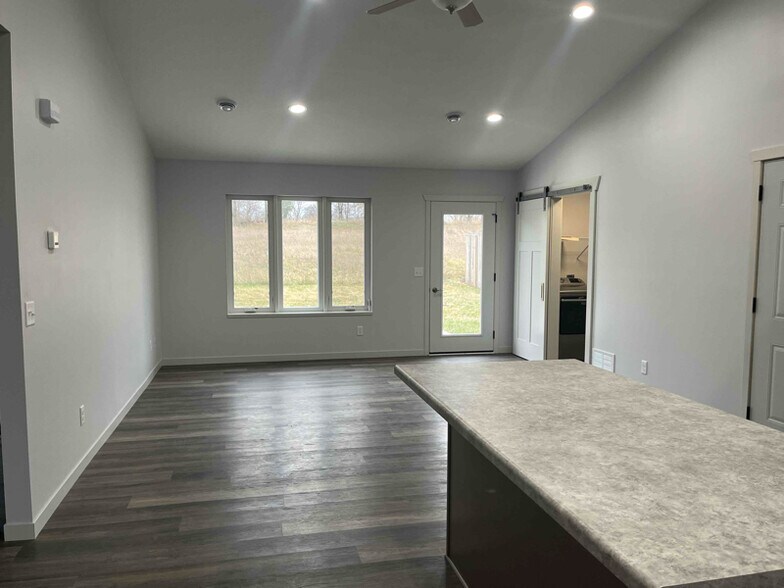 Building Photo - 2303 Lake Ave