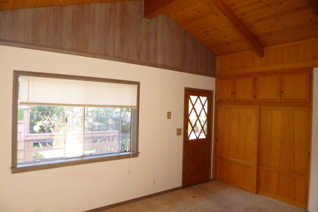 Building Photo - AVAILABLE AUGUST - Spacious Home Close to ...