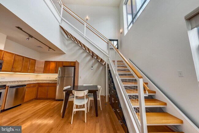 Building Photo - 1414 Belmont St NW
