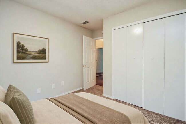 Building Photo - 5211 Parkridge Dr