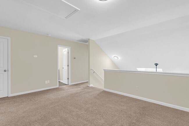 Building Photo - Beautiful FOUR bedroom townhome in Goose Creek!