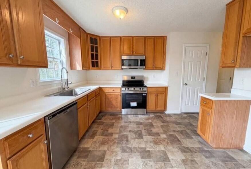 Building Photo - 412 Black Forest Dr