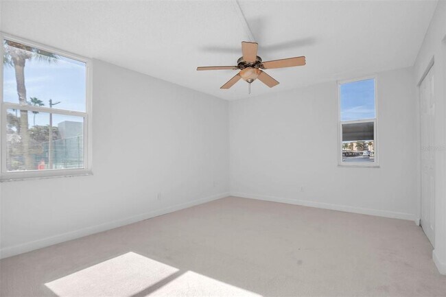 Building Photo - 7625 Sun Island Dr S