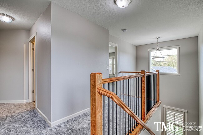 Building Photo - Spacious 4  BD Home with Modern Upgrades in Vancouver