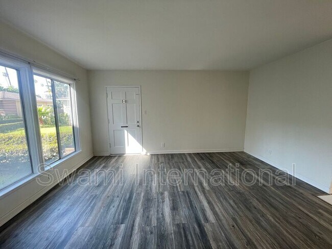 Building Photo - 622 1/2 E 97th