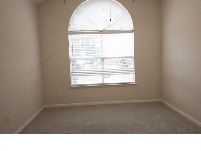 Building Photo - 4325 Palmdale Dr