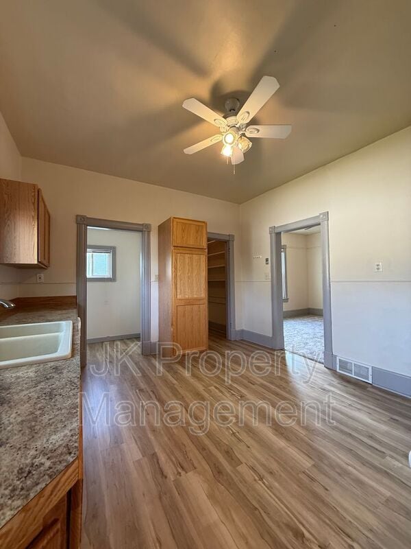 Building Photo - 613 8th Ave S