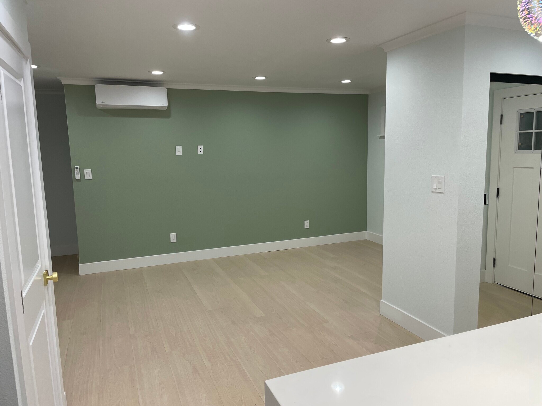 Building Photo - 1279 Las Palmas Dr