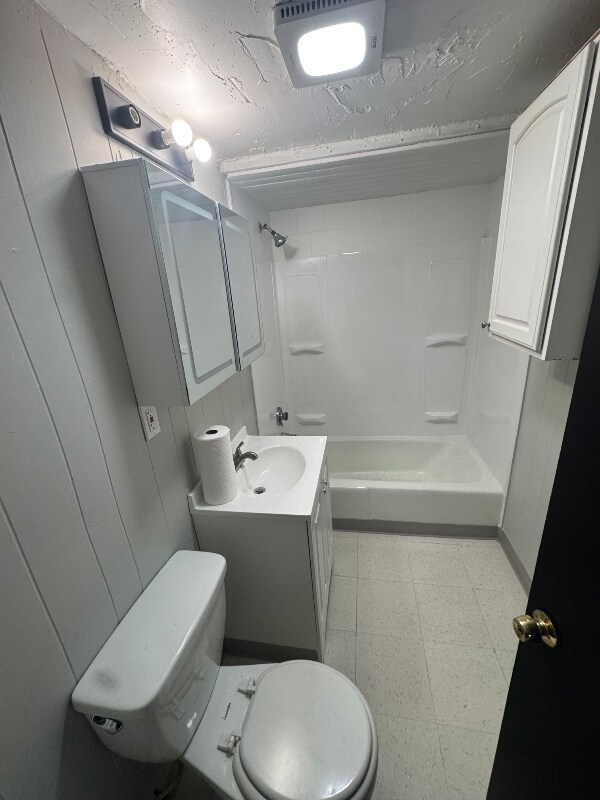 Building Photo - 74 Rodney St