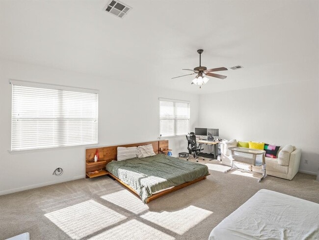 Building Photo - 4378 Green Tree Dr