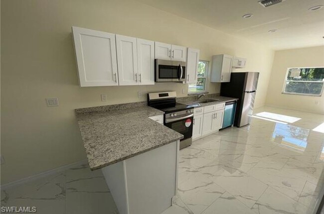 Building Photo - Available Now Three Bedroom 2 bath/ Single...