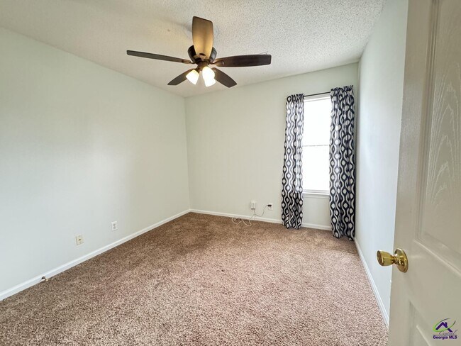 Building Photo - 104 Myles Ln