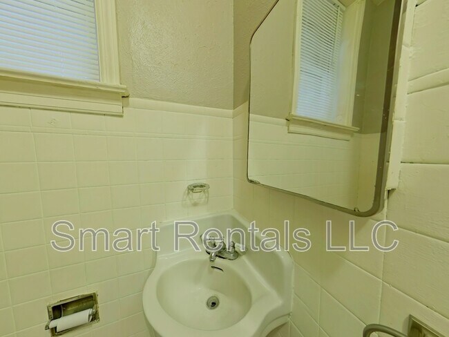 Building Photo - 2711 Keokuk St