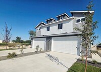 Building Photo - 560 Desert Rose Ave