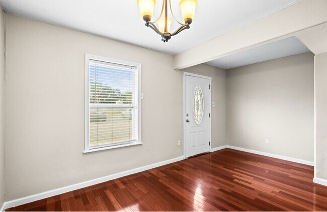 Building Photo - 11 Rock Creek Dr