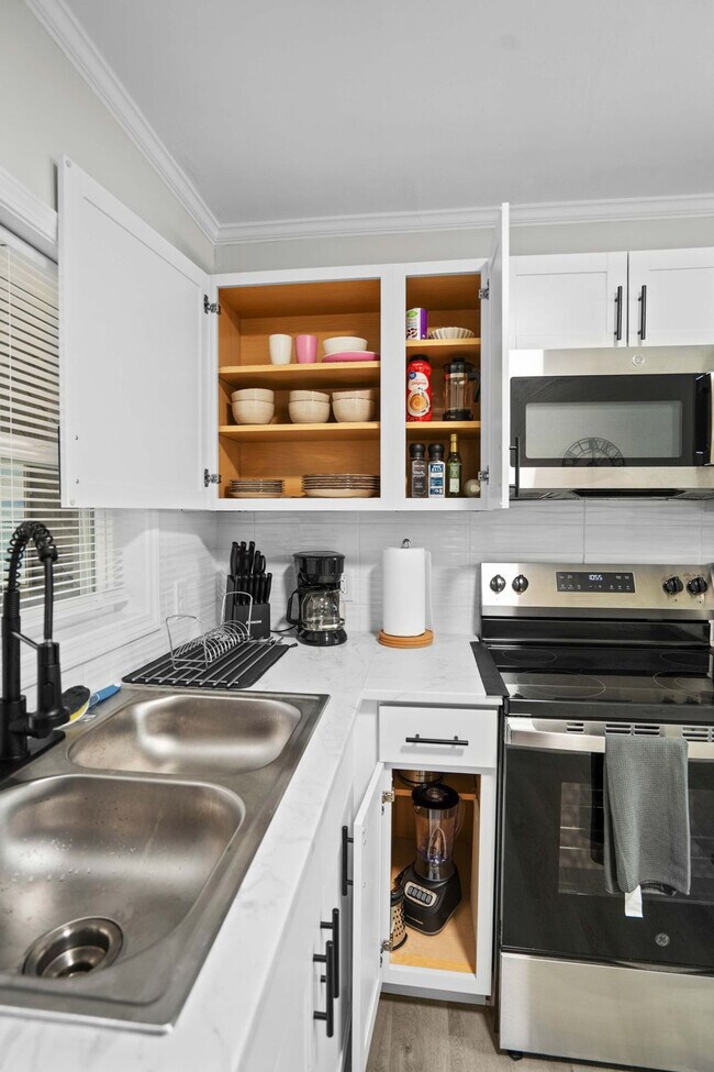 Building Photo - 310 Shelden Dr