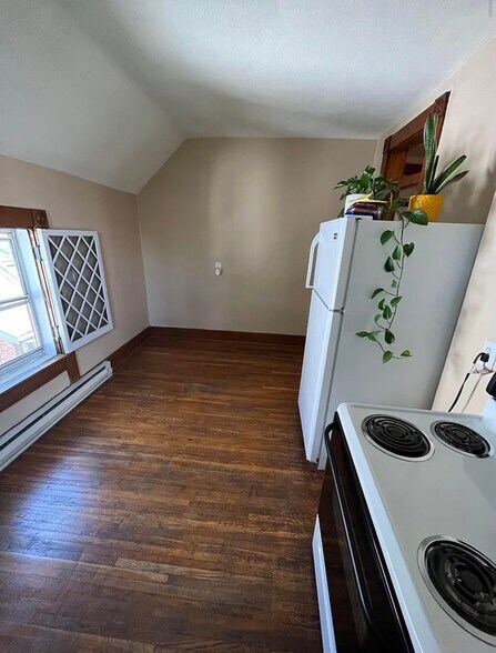 Building Photo - 722 Hutchins Ave