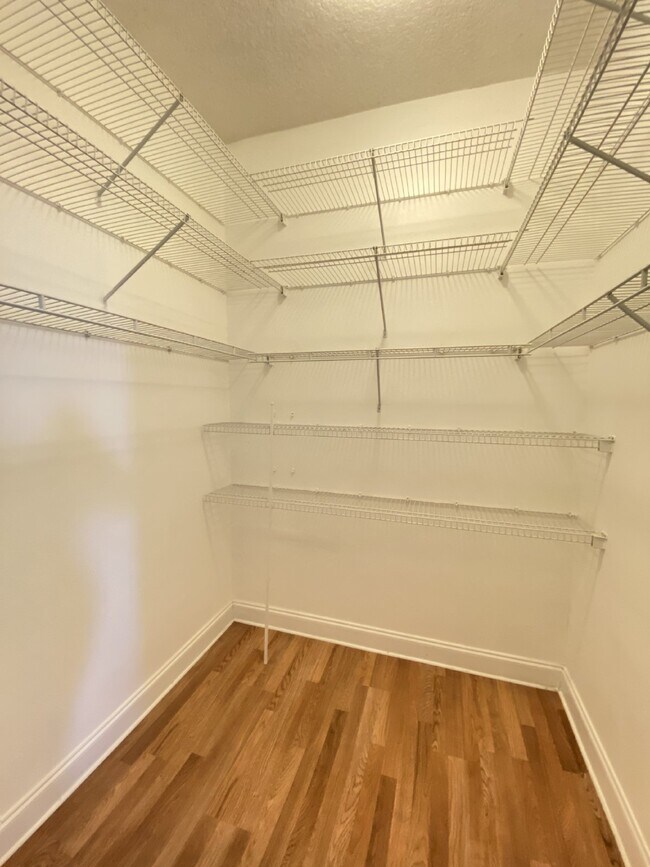 Building Photo - Minutemen