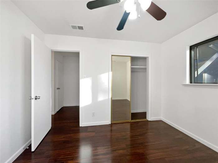 Building Photo - 2422 Kingston St