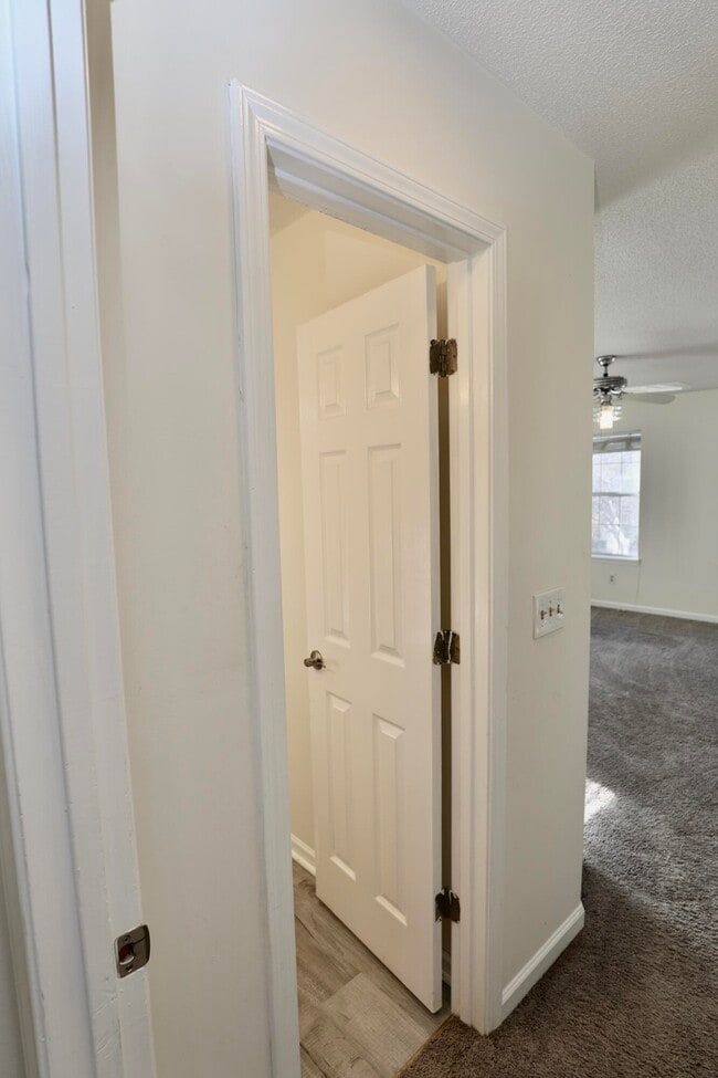 Building Photo - 21 N Trace Ct