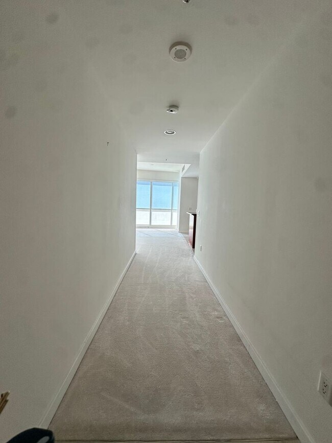 Building Photo - 4525 Dean Martin Dr