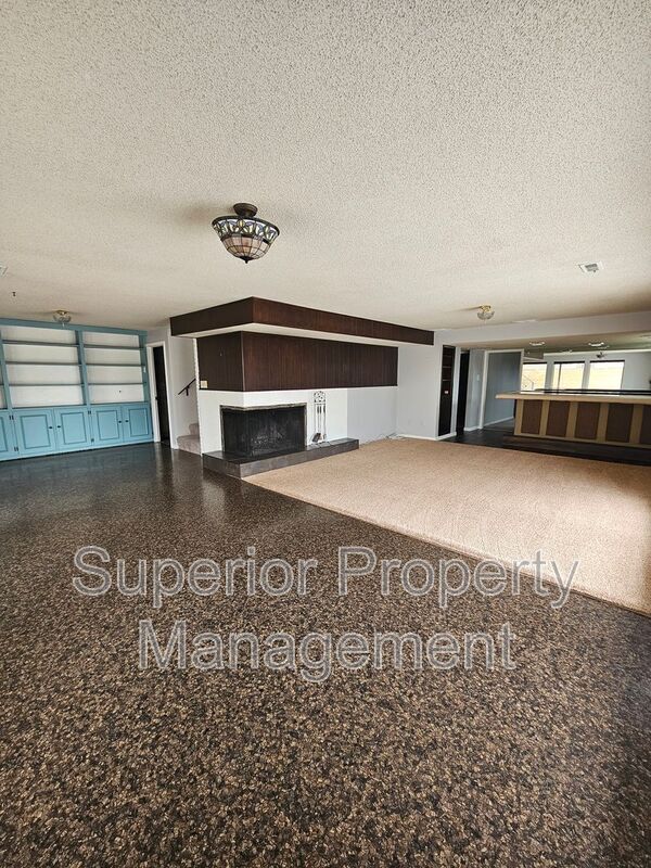 Building Photo - 610 Vista Ln