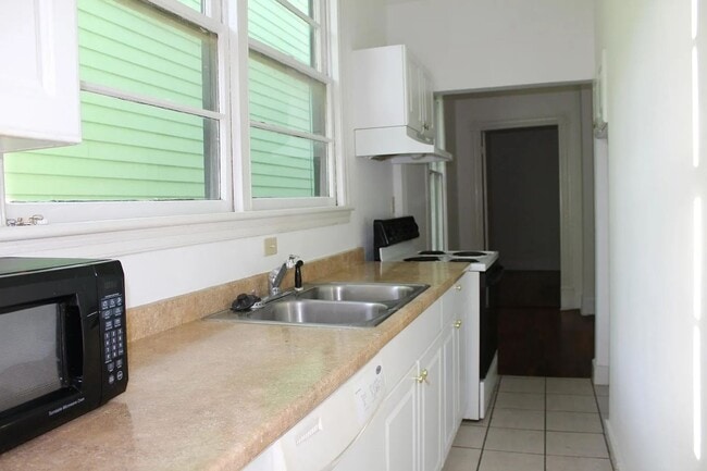 Building Photo - 311 E Duffy St