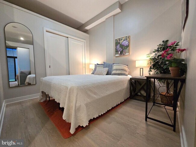 Building Photo - 1320 Fenwick Ln