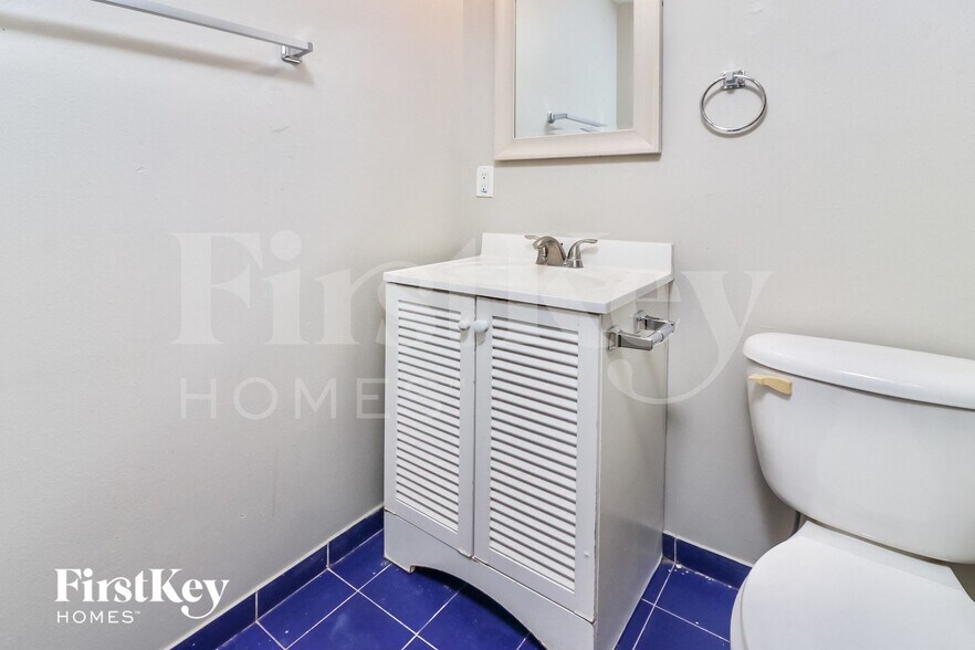 Building Photo - 7910 Woodgrove Cir