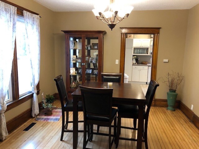 Building Photo - 209 Garland St E