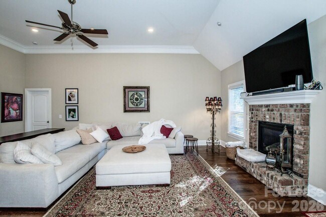 Building Photo - 111 River Birch Cir