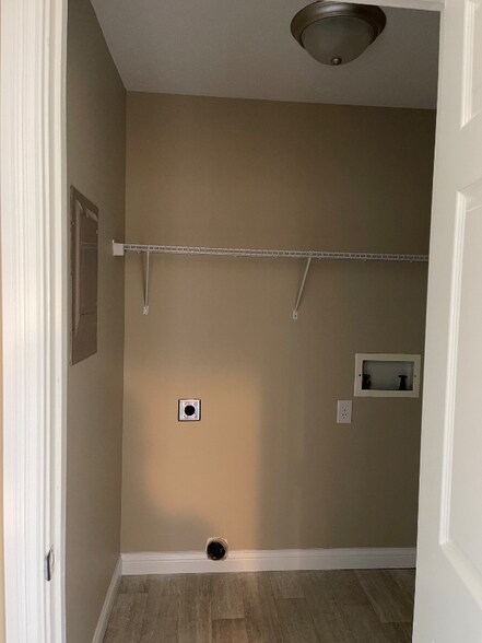 Building Photo - 391 1st St