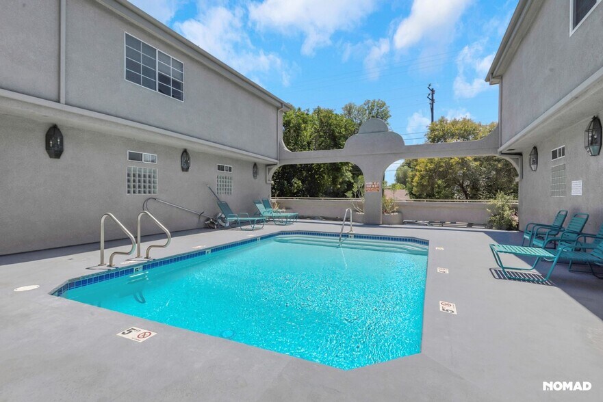 Building Photo - 18347 Saticoy St