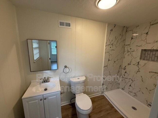 Building Photo - 3127 Latona Dr SW