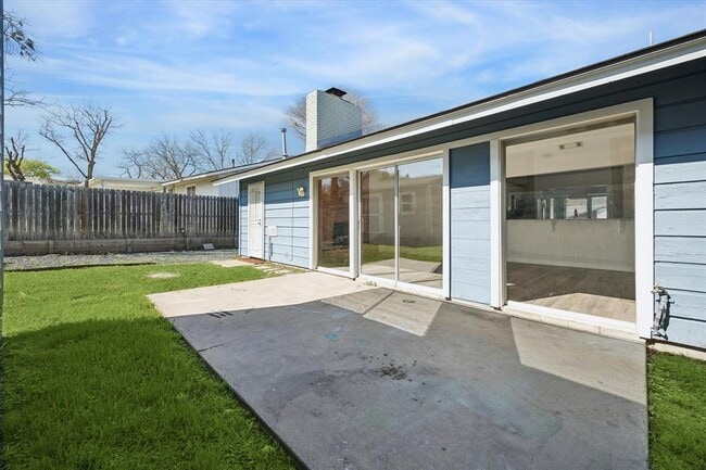 Building Photo - 1411 Fairfield Dr