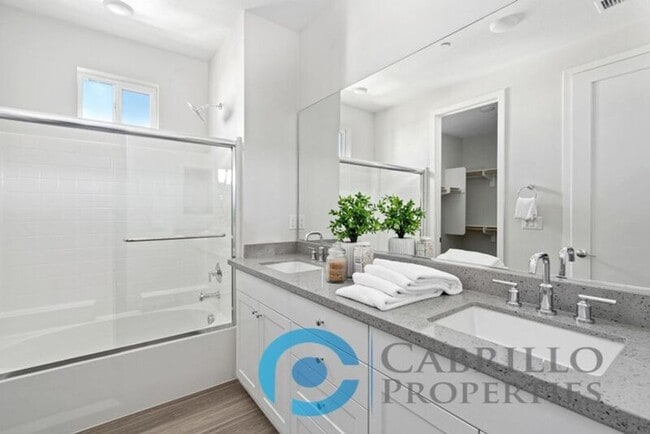 Building Photo - 1640 Neptune Ave