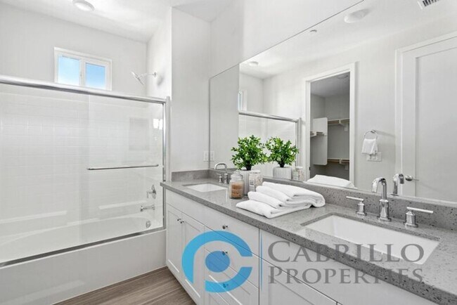 Building Photo - 1646 Neptune Ave