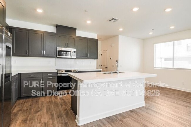 Building Photo - 812 Mateo St