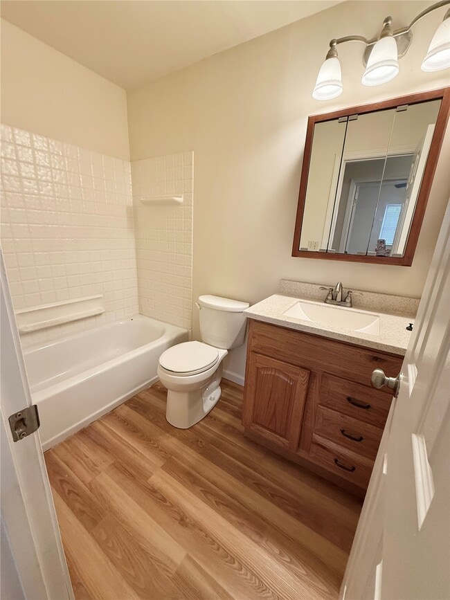 Building Photo - 455 S 6th St