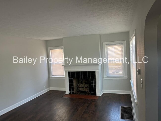 Building Photo - 5710 Barrett Ln