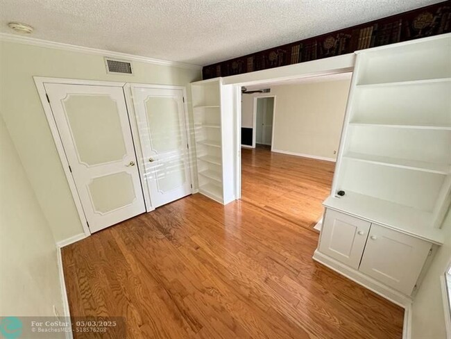 Building Photo - 3008 NW 69th Ct