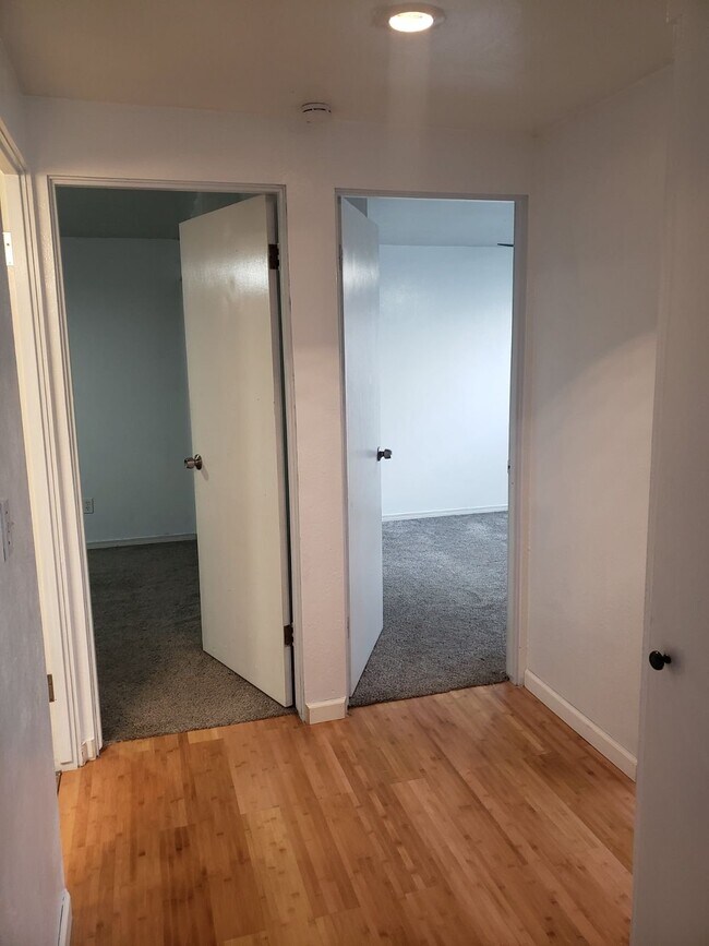 Building Photo - 722 White Pl