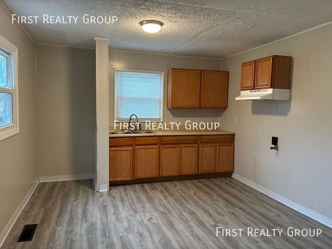 Building Photo - 4572 Gardendale Ave