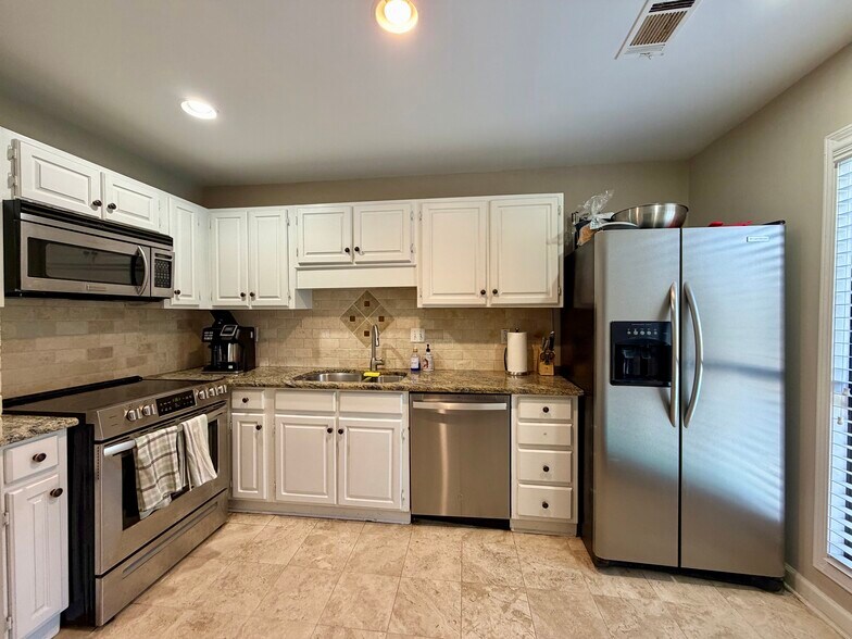 Kitchen - 3201 Lenox Rd NE