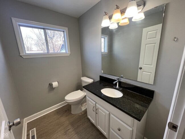 Building Photo - 5343 S Linwood Ave