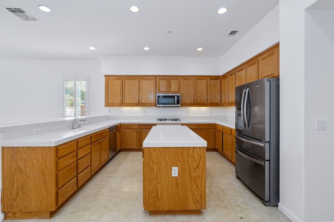 Building Photo - Spacious 3-Bed, 2-Bath Single Level Home