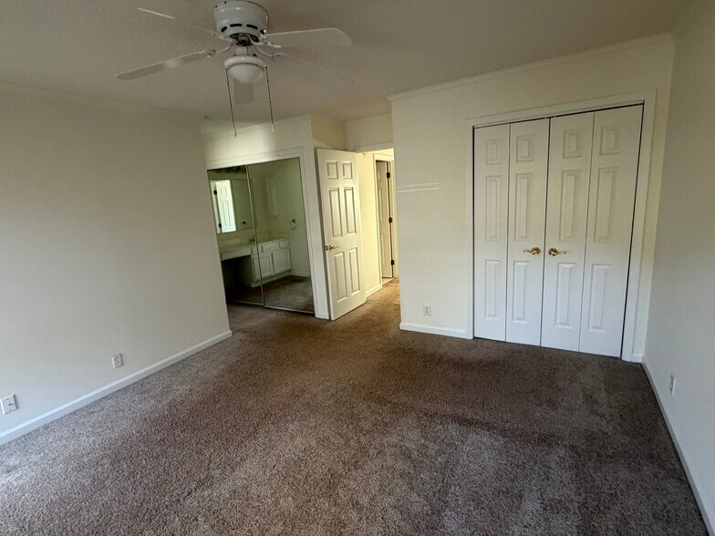 Master Room - 7230 Meeting St
